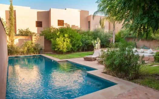 Pool and garden of Villa Deluxe Al Maaden