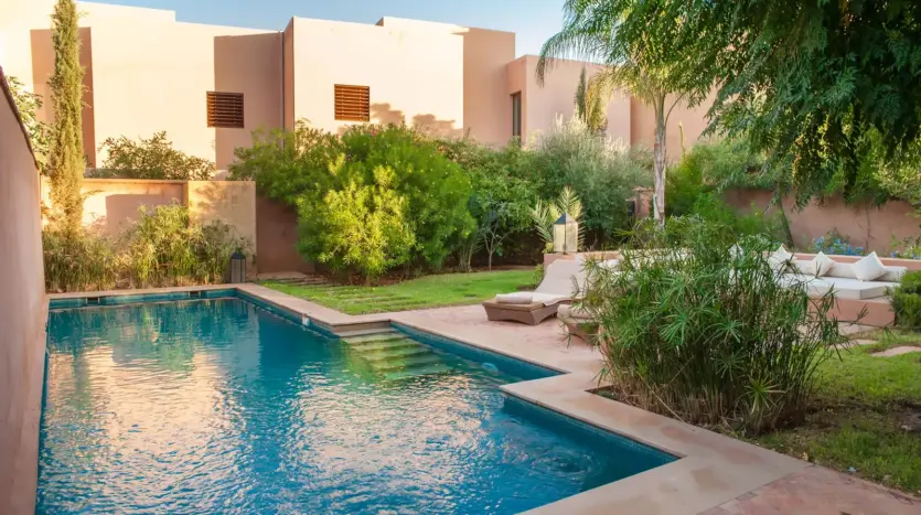 Pool and garden of Villa Deluxe Al Maaden