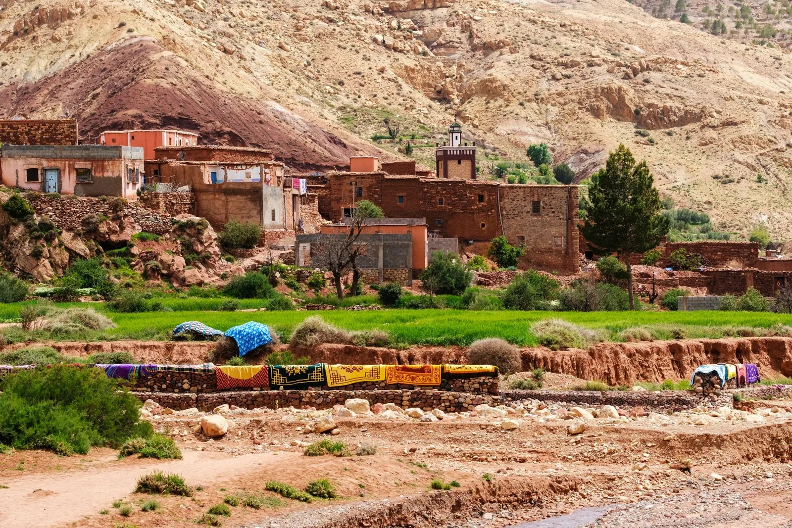 Village berbère en terre dans le Haut Atlas